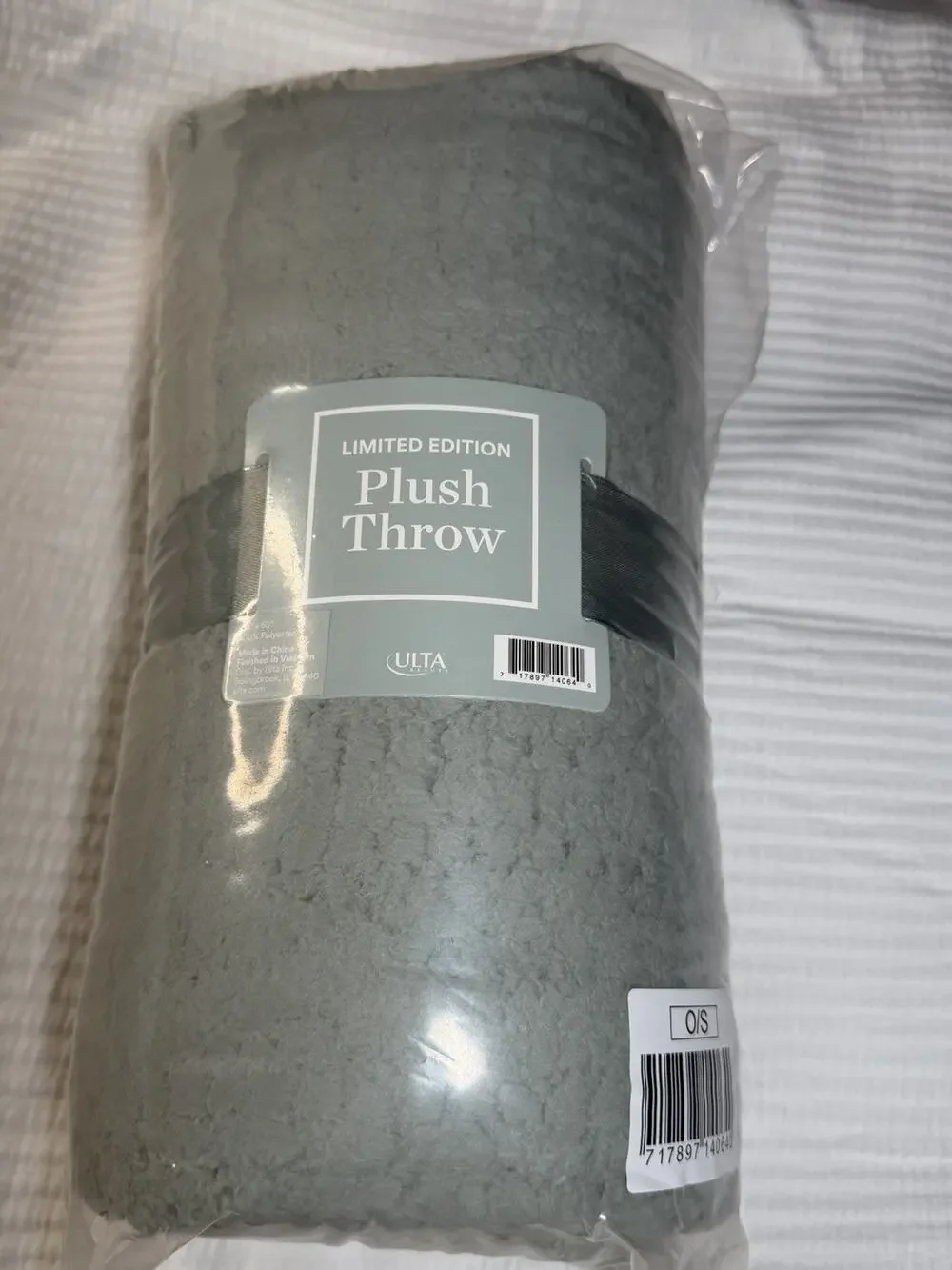 NEW Ulta Beauty Limited Edition Sage Green Plush Throw Blanket “50x 60” SEALED